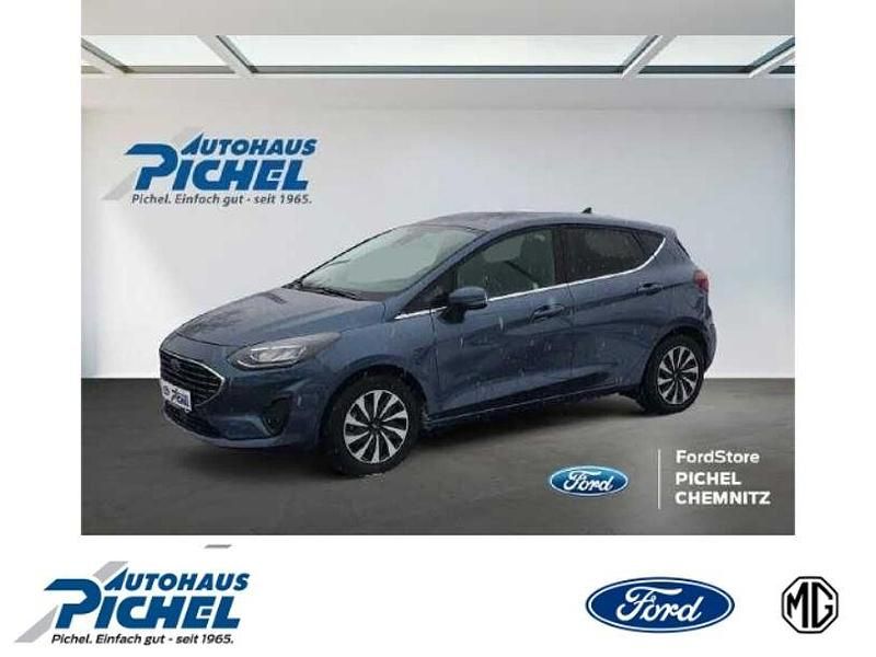 Blau(metallic) Gebraucht 2023 Ford Fiesta Titanium Kleinwagen | 21.999 € (Fairer Preis) - Bild 1/4