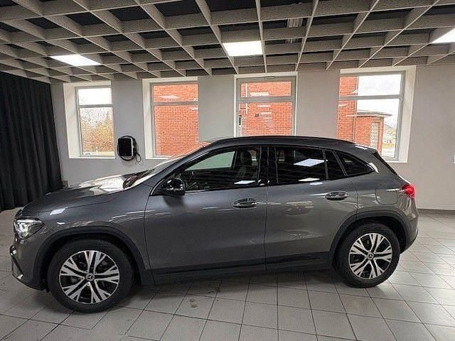Gebraucht Mercedes GLA200 Night 163 PS (119 kW) 2025 Grau SUV