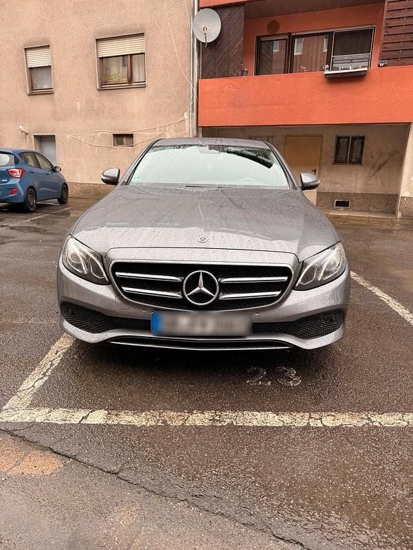 Grau Gebraucht 2019 Mercedes E200 Limousine | 11.999 € (Teuer) - Bild 1/4