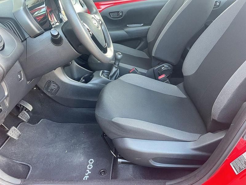 Gebraucht Toyota Aygo 72 PS (52 kW) 2021 Rot Kleinwagen