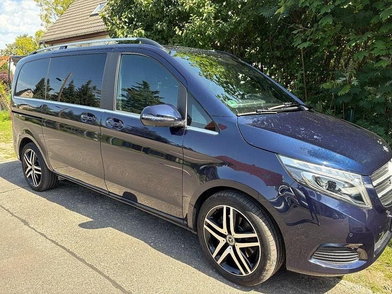 Blau Gebraucht 2019 Mercedes V250 Van / Kleinbus | 43.400 € (Superpreis) - Bild 1/4