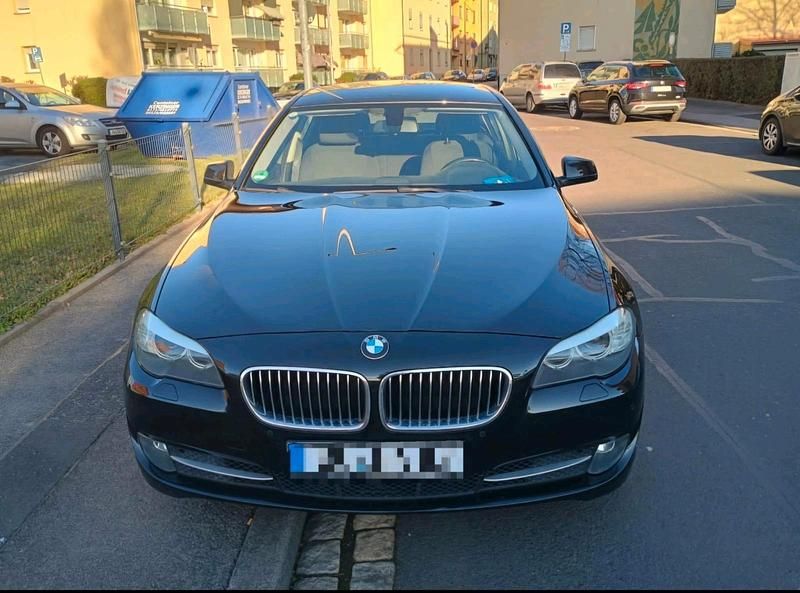 Schwarz Gebraucht 2013 BMW 520 Limousine | 8.000 € (Superpreis) - Bild 1/4