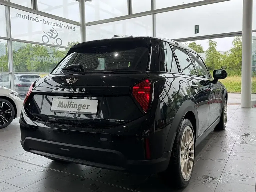 Gebraucht Mini Cooper Favoured 114 kW (156 PS) 2025 Midnight schwarz Kleinwagen