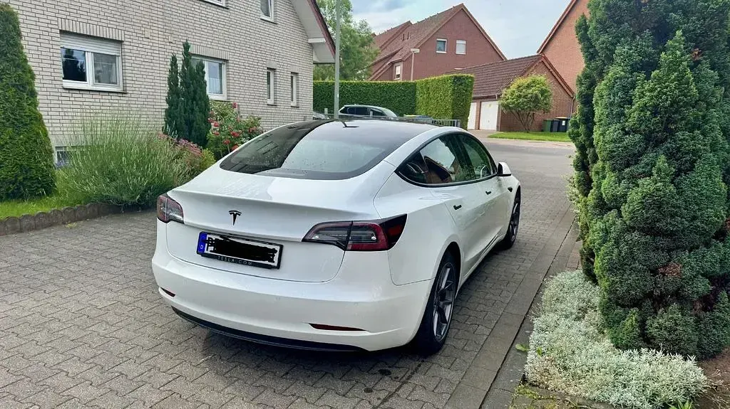 Gebraucht Tesla Model 3 Standard Range Plus 225 kW (306 PS) 2021 Weiß Limousine