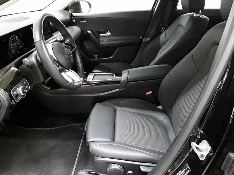 Gebraucht Mercedes A180 116 PS (85 kW) 2024 Nachtschwarz Limousine