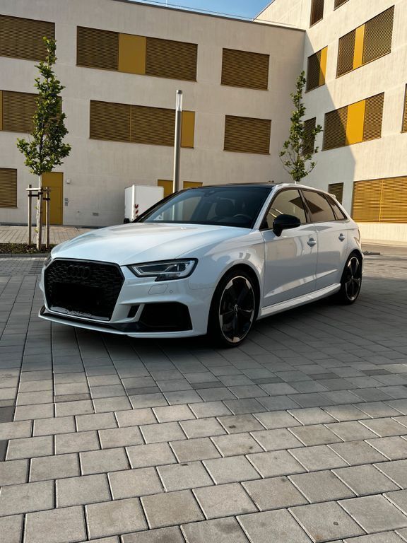 Weiß Gebraucht 2020 Audi RS3 Sportback Ambiente Kleinwagen | 43.390 € (Fairer Preis) - Bild 1/4