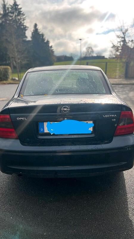 Blau Gebraucht 2002 Opel Vectra Limousine | 1.000 € (Guter Preis) - Bild 1/4