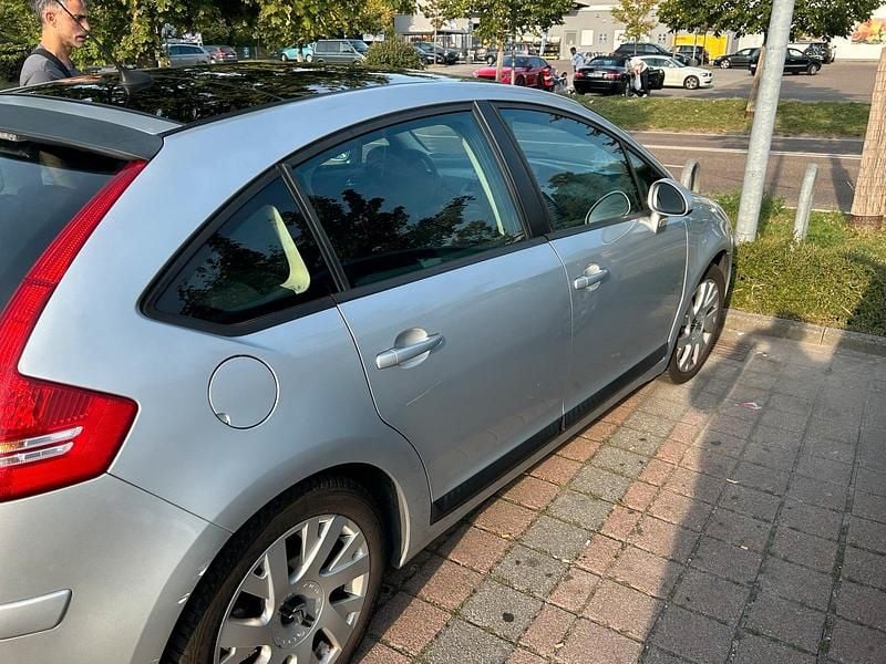 Grau Gebraucht 2006 Citroën C4 Limousine | 2.450 € - Bild 1/4