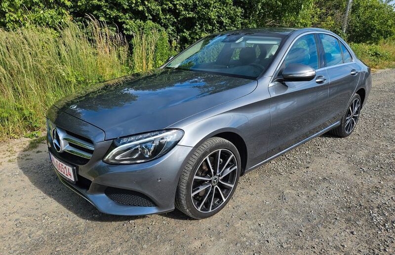 Grau Gebraucht 2018 Mercedes C220 Limousine | 15.300 € (Fairer Preis) - Bild 1/4