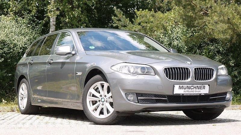 Grau Gebraucht 2012 BMW 525 Kombi | 12.999 € (Fairer Preis) - Bild 1/4