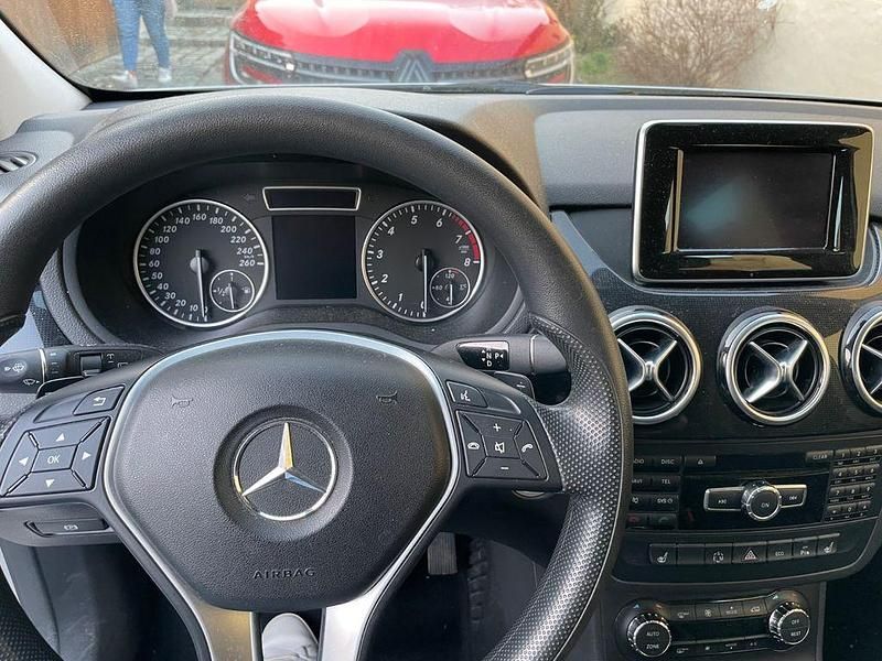 Gebraucht Mercedes B200 156 PS (114 kW) 2012 Silber Van / Kleinbus