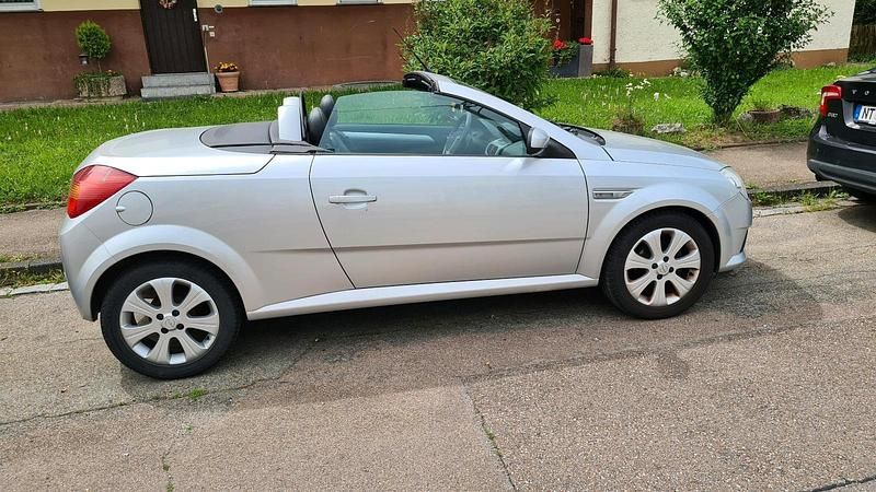 Silber Gebraucht 2008 Opel Tigra Cabrio | 3.600 € (Etwas zu teuer) - Bild 1/4
