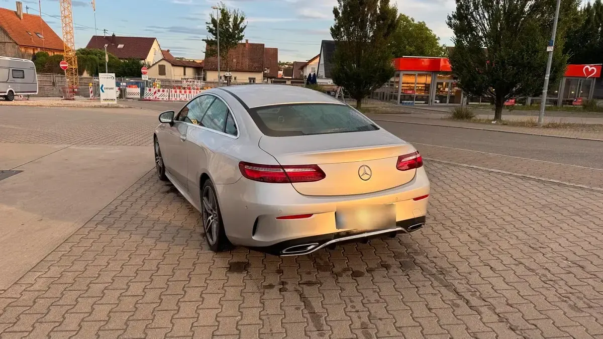 Gebraucht Mercedes E200 AMG 184 PS (135 kW) 2018 Silber Coupé