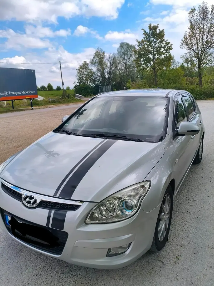 Gebraucht Hyundai i30 116 PS (85 kW) 2007 Silber Kleinwagen