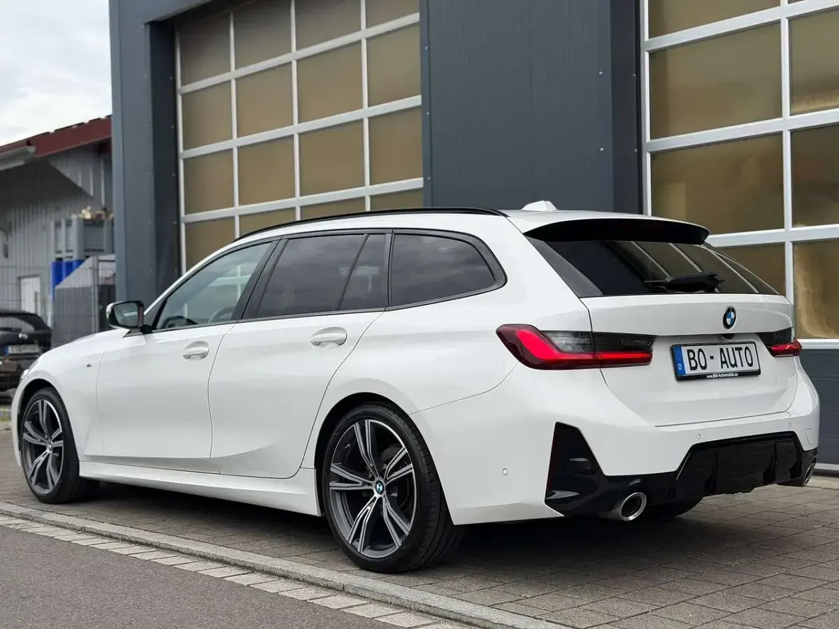 Gebraucht BMW 320 M Sport 190 PS (139 kW) 2024 Alpinweiß iii Kombi