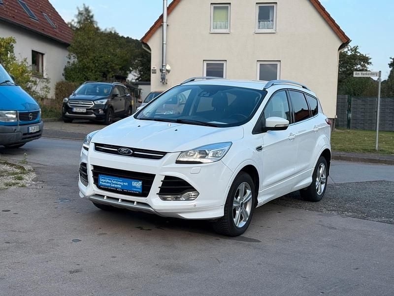 Weiß Gebraucht 2015 Ford Kuga ST-Line SUV | 9.990 € (Fairer Preis) - Bild 1/4
