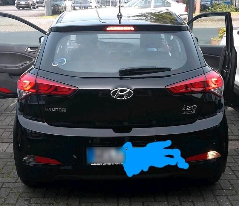 Gebraucht Hyundai i20 101 PS (74 kW) 2017 Schwarz Kleinwagen