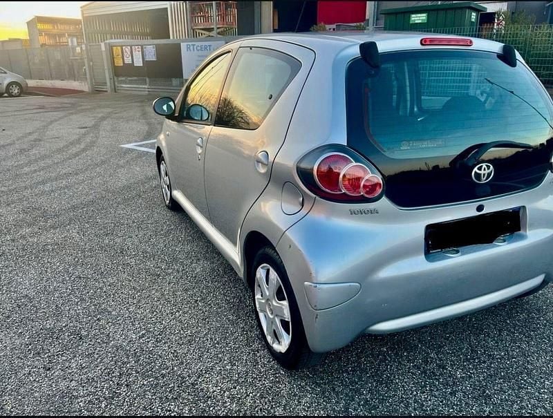 Gebraucht Toyota Aygo City 68 PS (50 kW) 2010 Silber Kleinwagen