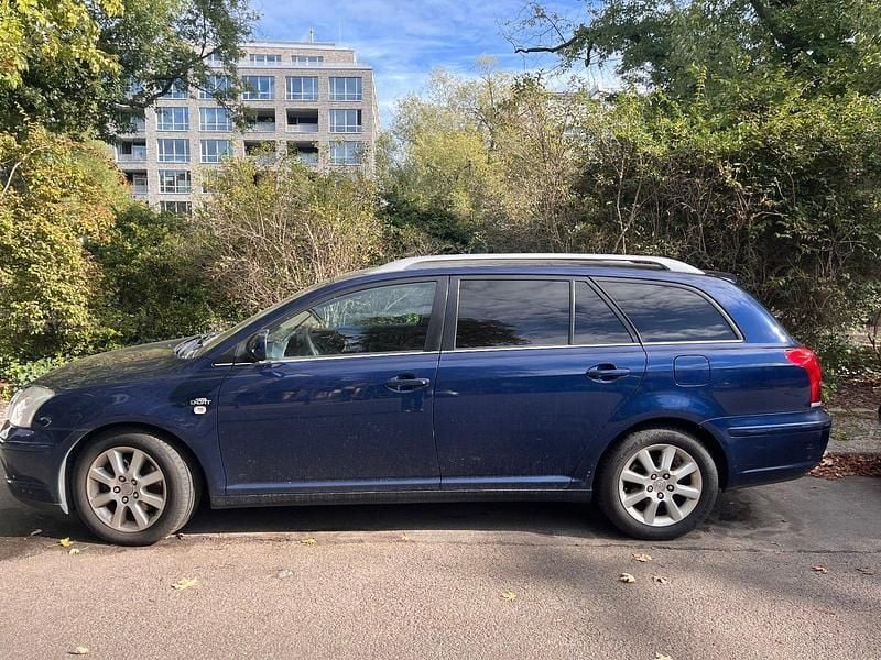 Blau Gebraucht 2006 Toyota Avensis Kombi | 5.000 € (Teuer) - Bild 1/3