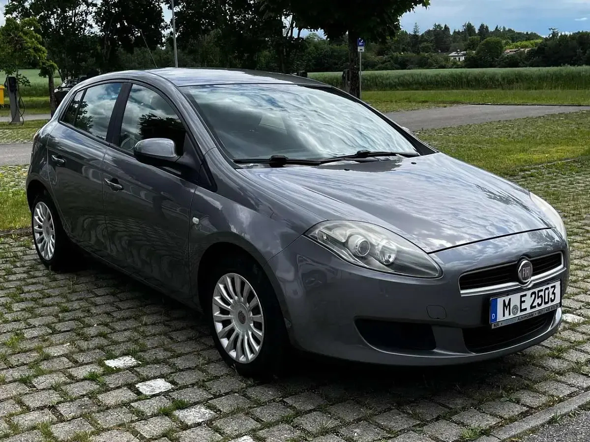 Gebraucht Fiat Bravo 90 PS (66 kW) 2011 Grau Kleinwagen