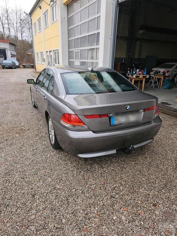 Grau Gebraucht 2004 BMW 730 Limousine | 5.990 € - Bild 1/4