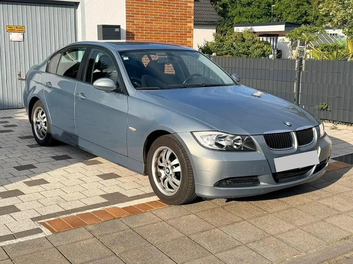 Brugt BMW 318 129 HK (94 kW) 2007 Sølv Sedan
