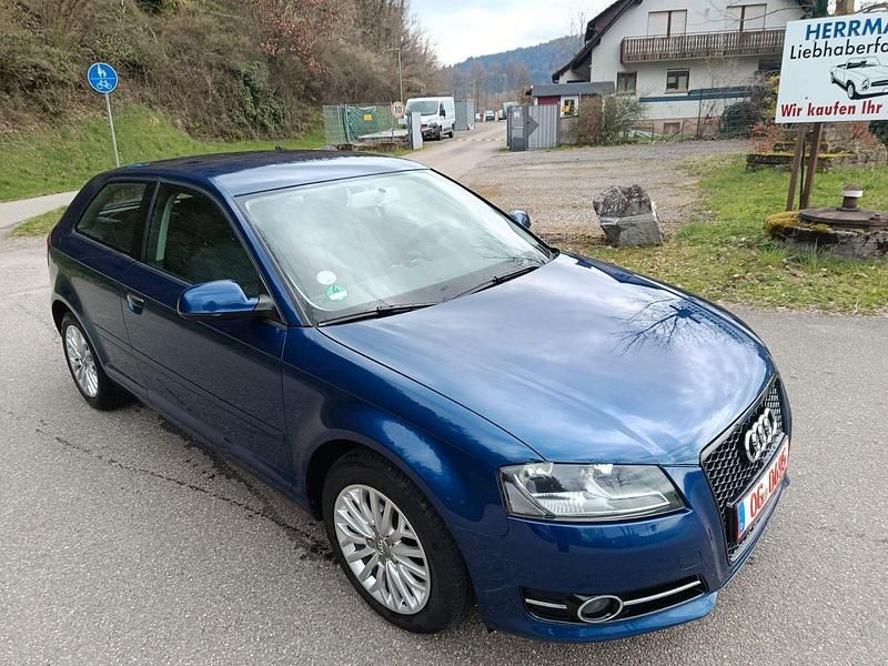 Gebraucht Audi A3 Attraction 105 PS (77 kW) 2010 Blau Kleinwagen