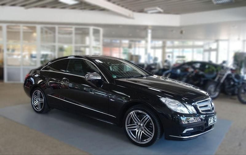 Schwarz Gebraucht 2010 Mercedes E350 Coupé | 16.690 € (Etwas zu teuer) - Bild 1/4