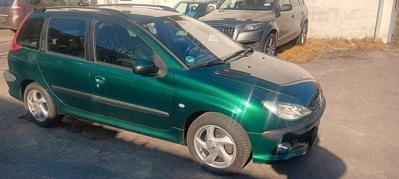 Gebraucht Peugeot 206 Tendance 109 PS (80 kW) 2003 Vert intensive Kombi