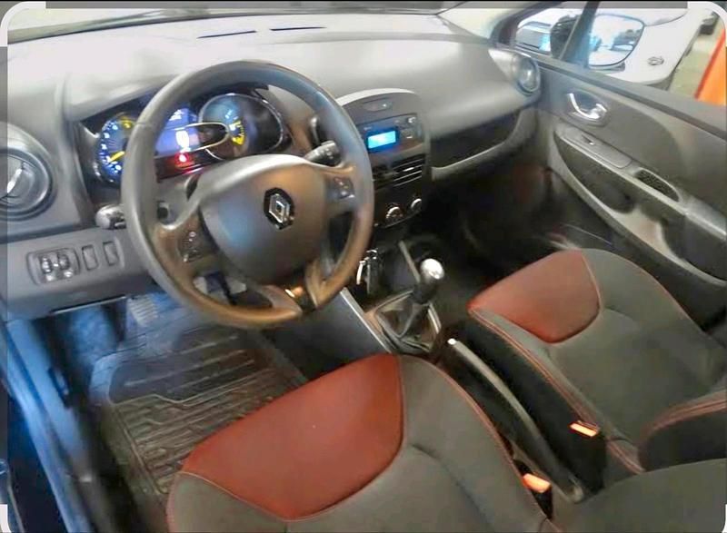 Gebraucht Renault Clio IV 90 PS (66 kW) 2013 Rot Kleinwagen