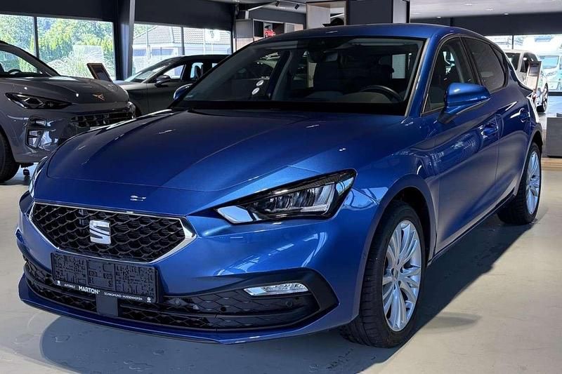 Saphire blue (blau) Gebraucht 2025 Seat Leon Limousine | 25.990 € (Fairer Preis) - Bild 1/4