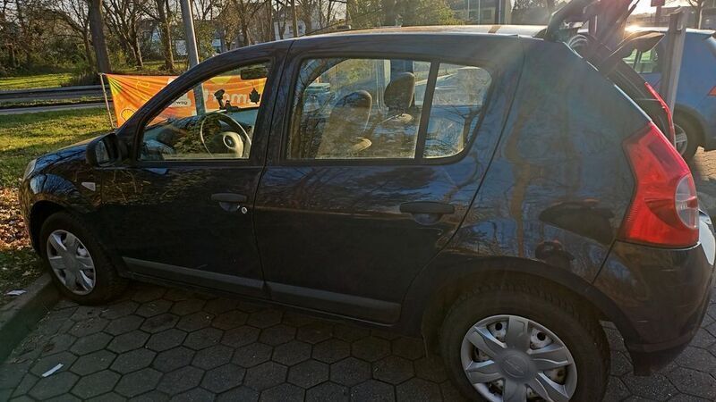 Blau Gebraucht 2010 Dacia Sandero Ambiance Kleinwagen | 1.800 € (Fairer Preis) - Bild 1/4