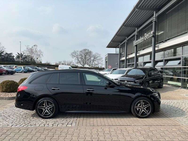 Gebraucht Mercedes C300e AMG 197 PS (144 kW) 2024 Lack obsidianschwarz Kombi