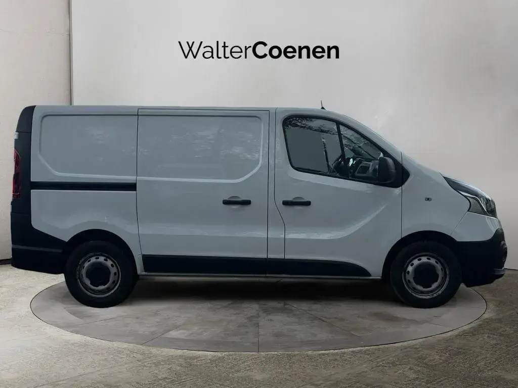 Gebraucht Renault Trafic Komfort 145 PS (106 kW) 2021 Weiß Van / Kleinbus