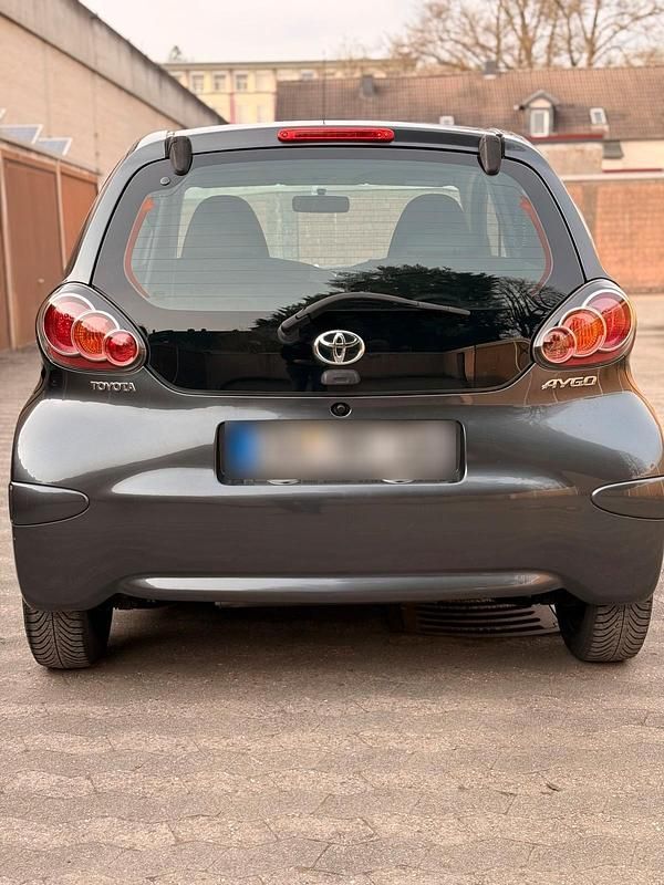 Gebraucht Toyota Aygo Cool 68 PS (50 kW) 2010 Grau Kleinwagen