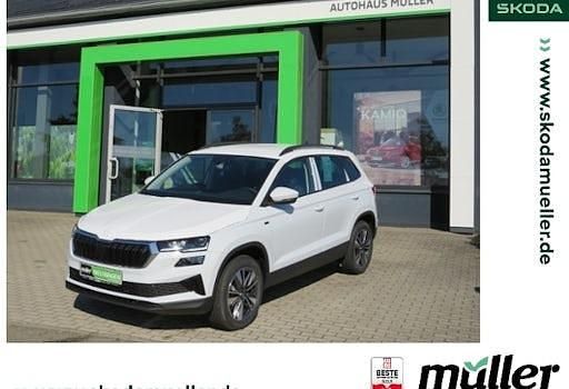 Neu Skoda Karoq Drive 150 PS (110 kW) 2025 Weiß (moonweiss perleffekt) SUV
