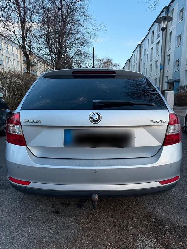 Gebraucht Skoda Rapid 105 PS (77 kW) 2013 Silber Kleinwagen