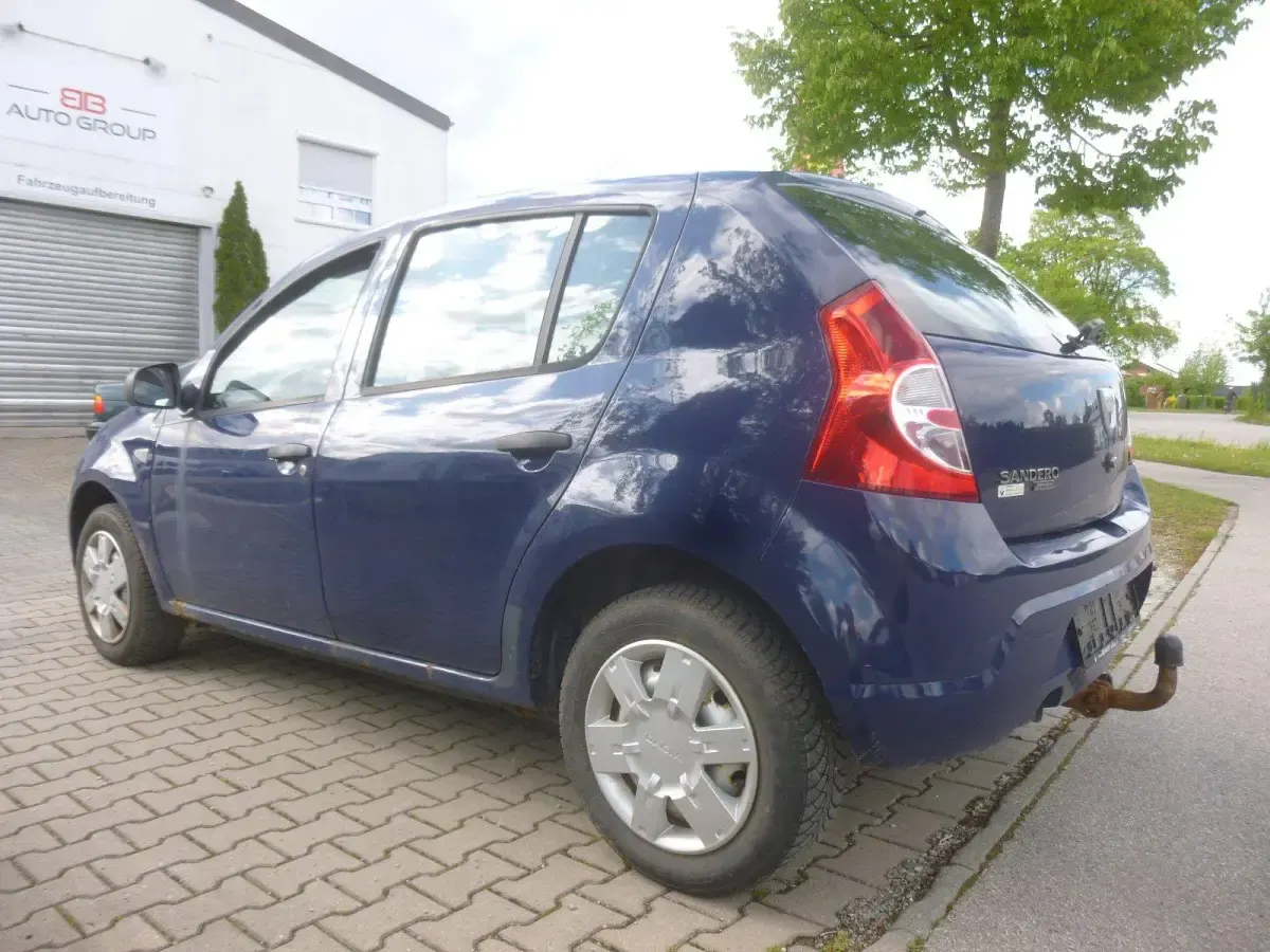 Używany Dacia Sandero 75 KM (55 kW) 2009 Niebieski Hatchback