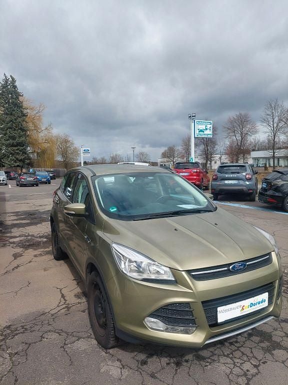 Gebraucht Ford Kuga Trend 150 PS (110 kW) 2014 Gold SUV