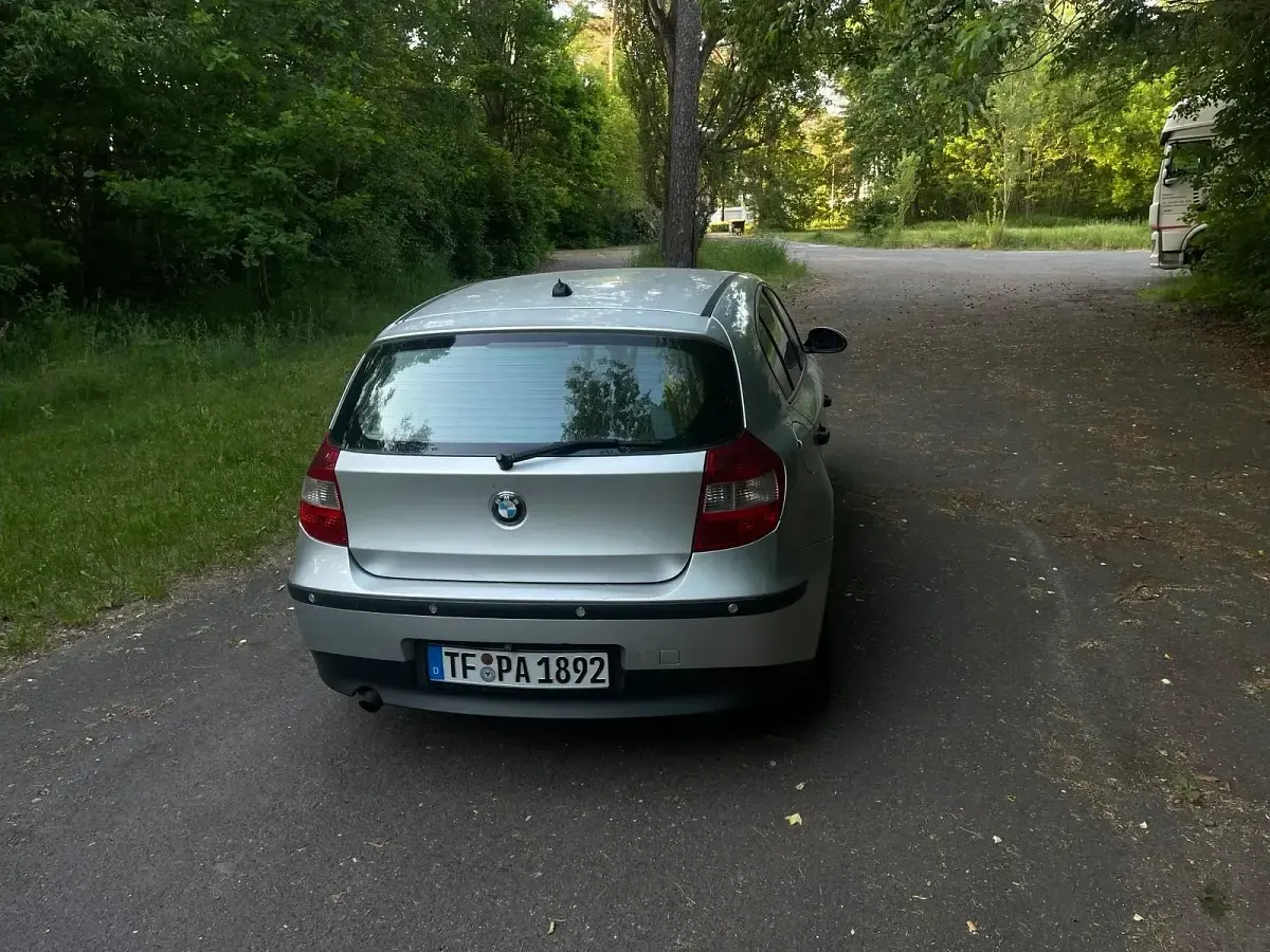 Gebraucht BMW 118 129 PS (94 kW) 2006 Silber Kleinwagen