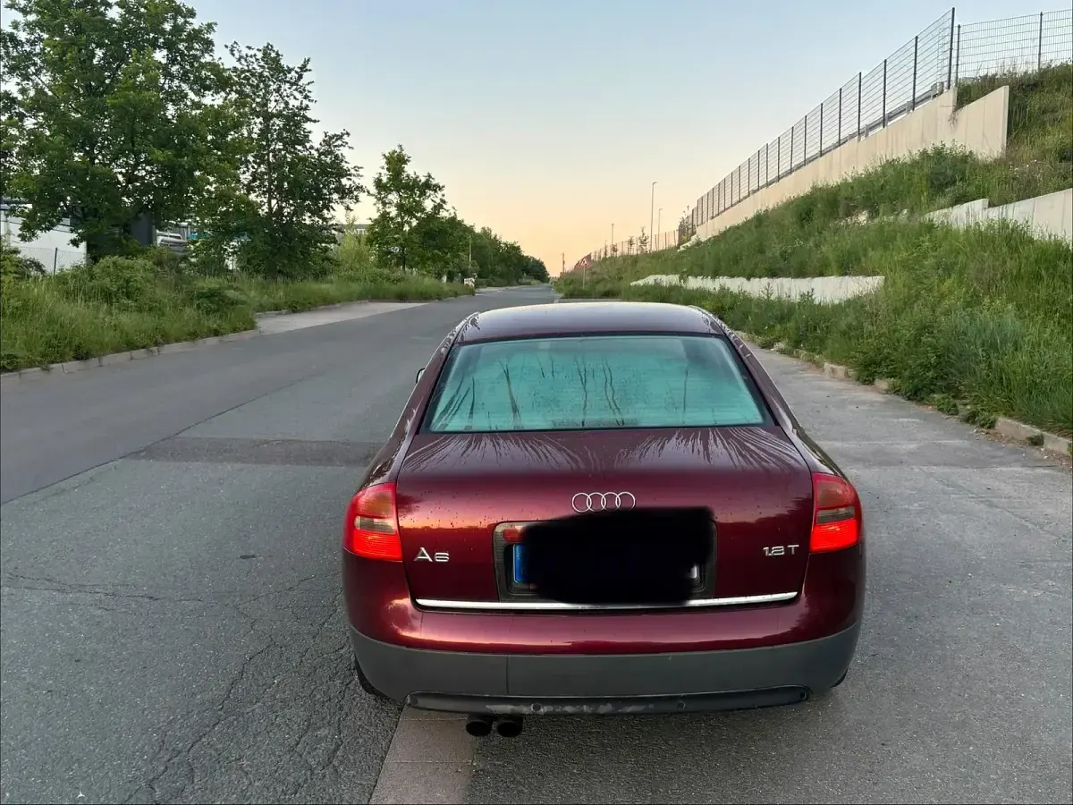 Używany Audi A6 150 KM (110 kW) 1999 Czerwony Sedan/Limuzyna