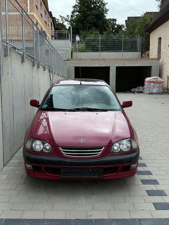 Rot Gebraucht 2000 Toyota Avensis Limousine | 4.000 € (Fairer Preis) - Bild 1/4