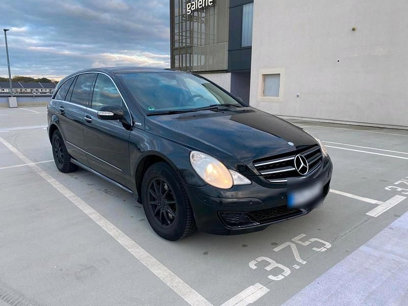 Schwarz Gebraucht 2006 Mercedes R320 Van / Kleinbus | 2.800 € (Guter Preis) - Bild 1/4