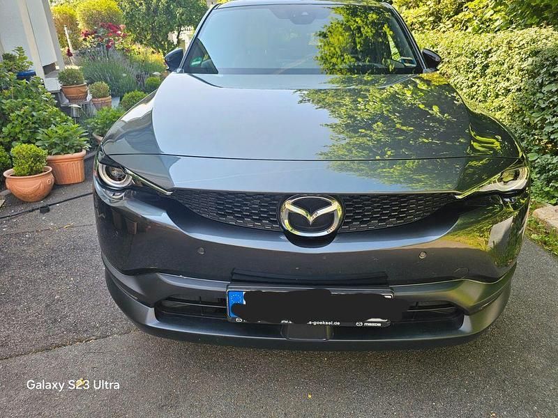 Grau Gebraucht 2021 Mazda MX30 Prime-Line SUV | 15.900 € (Fairer Preis) - Bild 1/4