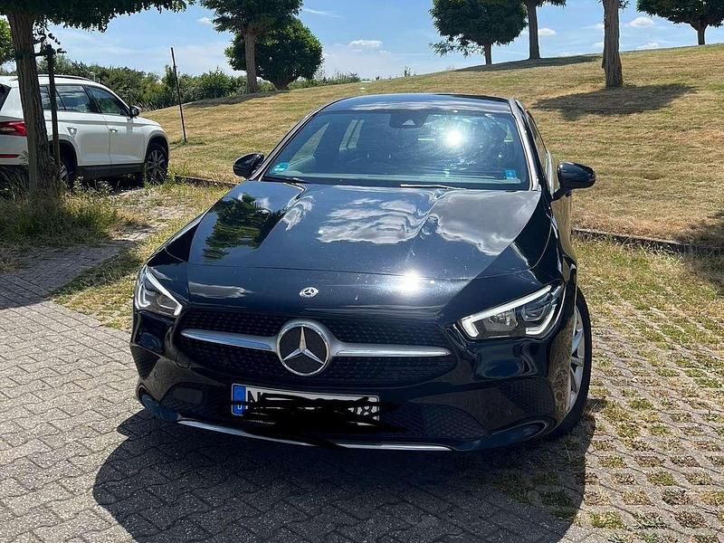 Schwarz Gebraucht 2019 Mercedes CLA180 Shooting Brake Progressive Kombi | 21.999 € (Fairer Preis) - Bild 1/4
