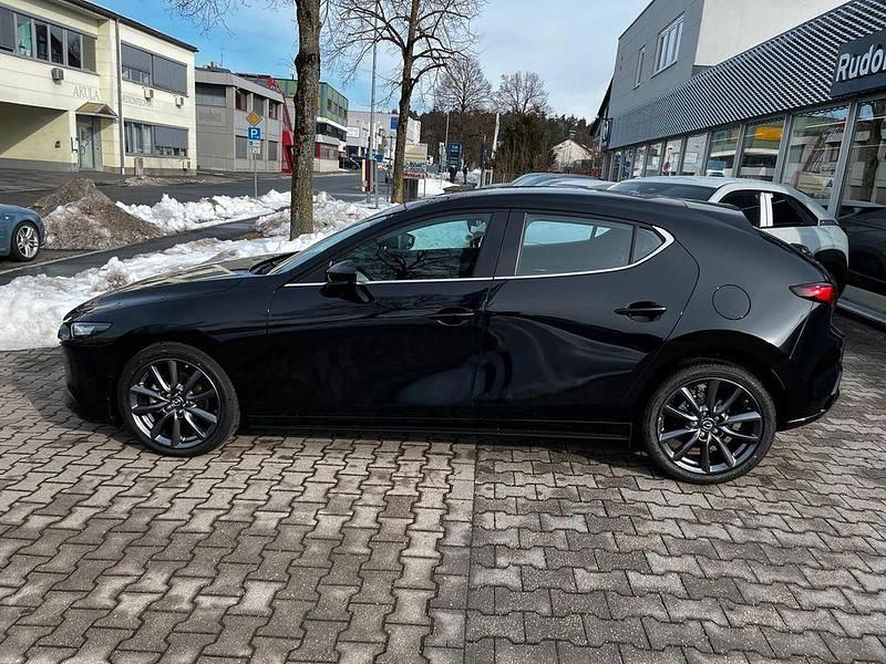 Neu Mazda 3 Center-Line 140 PS (102 kW) 2026 Schwarz Limousine