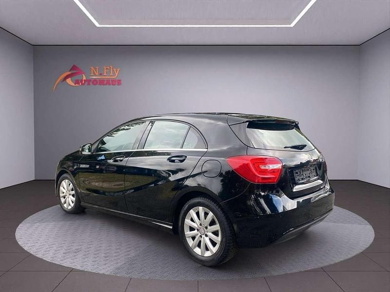 Gebraucht Mercedes A180 Style 109 PS (80 kW) 2015 Kosmosschwarz Kleinwagen