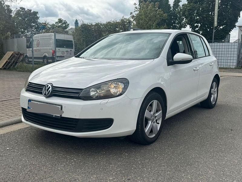 Weiß Gebraucht 2010 VW Golf VI Comfortline Limousine | 2.900 € (Superpreis) - Bild 1/4