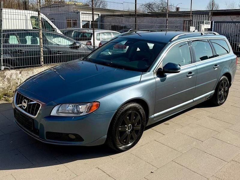 Gebraucht Volvo V70 Momentum 215 PS (158 kW) 2012 Blau Kombi