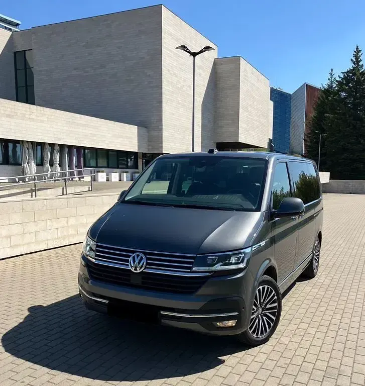 Gebraucht VW Multivan 204 PS (150 kW) 2021 Grau Van / Kleinbus